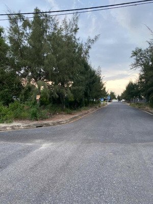 bán lô góc siêu đẹp khu biển hà my cực đẹp diện tích 238m2 cách biển chỉ 50m vị trí vip nhất khu