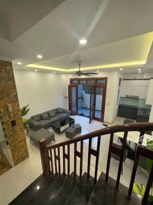 thạch bàn - 1 căn độc lập - thang máy - ô tô đỗ cửa - 48m chỉ 7.7 tỷ