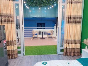 chính chủ cho thuê studio ban công rộng 30m2 đầy đủ tiện nghi ngay đh sư phạm