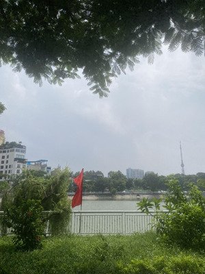 bán nhà mặt hồ ba mẫu dt 114m mt 7m x2t cũ, giá cả thoả thuận lh 