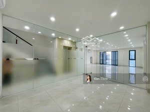 văn phòng 100m2 gần bãi đỗ xe, ngăn sẵn 2 phòng, có thang máy, máy lạnh, hầm xe. giá chỉ 13 tr (tl)