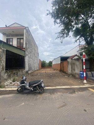 bán đất đường nhựa thông diện tích lớn