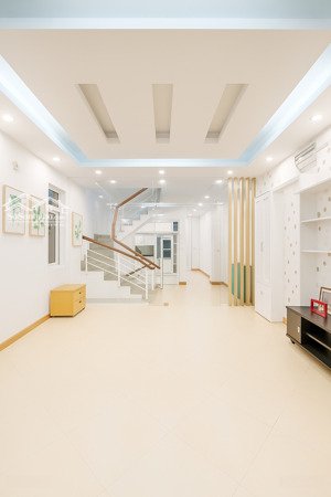 bán nhà phố văn cao trung tâm ba đình - công năng ở hoặc dòng tiền tối đa