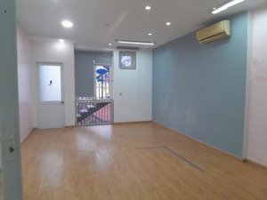 cho thuê nhà hẻm 4m(xh) cách mạng tháng 8, p.11, q.3 giá 90tr