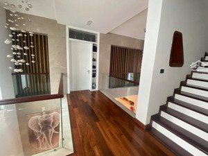 bán nhà biệt thự vườn đào, 203m2, mặt tiền 15m, an ninh tuyệt đối, gara, 130 tỷ tây hồ