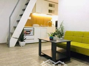 duplex 1 trệt 1 lầu cực rộng sát vách q1