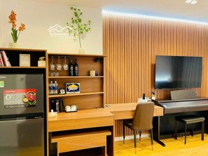 toàn bộ căn hộ hiện đại, tầng cao cho thuê tại gần cổng sân ba tsn