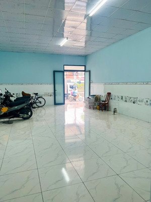 cho thuê nhà ở trọ 120m2, thích hợp nhóm sinh viên từ 4 bạn, mặt tiềnql22, cách trường huflit 500m