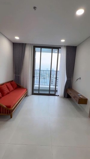 cho thuê căn 2 ngủ 77,5m chung cư khai sơn city 
dt 77,5m tầng cao đẹp, 12tr/tháng