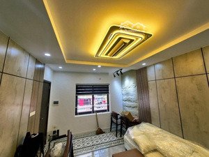 tập thể tầng 2,3 đại la ,ô tô đỗ cổng