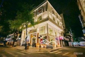 cần tiền bán gấp!! mặt tiền cách mạng tháng 8 - dt: 10 x 24m- 2 tầng - hđt 120 tr - giá 53,8 tỷ