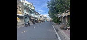 bán nhà mặt tiền phạm thế hiển phường bình đông quận 8 gần nhà thờ bình an
dt: 3,42x15m, 8,3tỷ