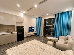 cho thuê căn tk2 vin smartcity. căn studio 29m2 có ban công - lh