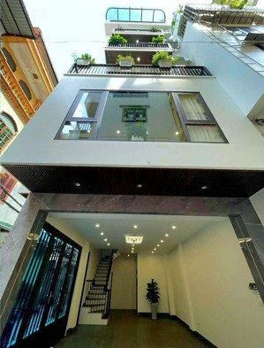 bán nhà 60m xây 6 tầng lô góc thang máy gara thang máy mà chỉ có 13 tỷ thôi tại phố thạch bàn