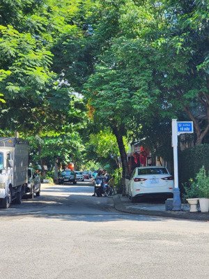 hiếm! gần các trường đh lớn, 150m2, mặt tiền nguyễn dữ vuông đẹp, tặng nhà 2 tầng chỉ 12.5 tỷ.