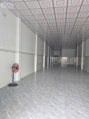 Cho thuê nhà mặt tiền Nguyễn Huệ 240m2 gần ĐL Đông Tây