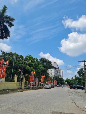 nhà mặt ngõ thông. ô tô đỗ cửa. kinh doanh. đường kim giang. 52m2 - 4 tầng.