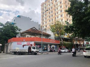 siêu khan hiếm bán nhà góc 2mt kỳ đồng, quận 3 - dt:20x10m - hầm 7t - hđt:150trđ - giá 80 tỷ