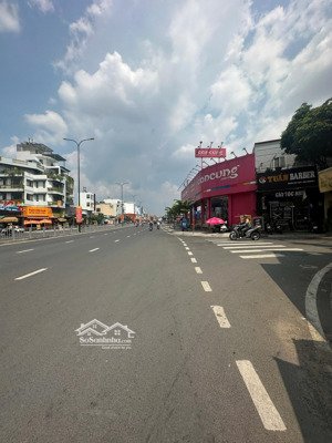 bán nhà góc 2 mặt tiền đường dương quảng hàm 15x10m- con cưng thuê 150tr/ tháng giá 35 tỷ tl