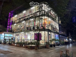 cho thuê đất đường láng - quận cầu giấy . dt 900m2, mt 15m, giá 120 triệu/ tháng. 