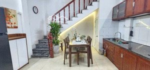 phố bạch mai_22m x 5 tầng + 8m sân để xe, mặt tiền 4,3 m thoáng sáng, vài bước chân ra phố, sổ vuôn