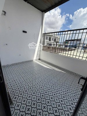 bán nhà phố chợ hàng xây mới sân để 4 5 xe máy