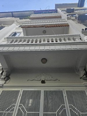 bán nhà phố yên lạc hai bà trưng ô tô vào nhà 39m 4 tầng giá 13.1 tỷ