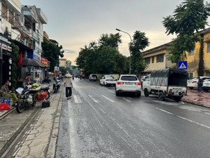 chính chủ cần nhà dân xây 3 tầng thượng thanh - việt hưng - nhà còn mới , khung cột chắc chắn