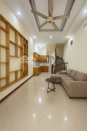 bán nhà tam trinh 31m2 chỉ 7,2tỷ lô góc 6tầng full nội thất ngõ nông thoáng sáng