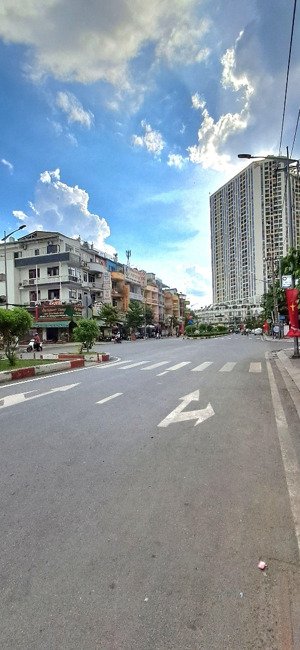 bán nhà 5 tầng ngang 8m, có dòng tiền 100t/1 tháng đường tạ quang bửu quận 8