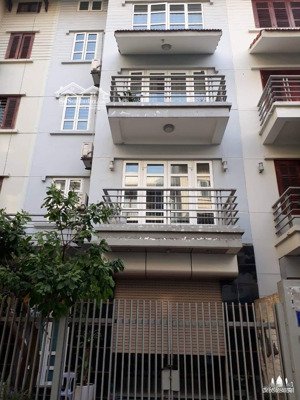 cho thuê nhà riêng 60m x 5 tầng, mặt tiền 6m phố trần quốc hoàn, cầu giấy, hà nội, ô tô đỗ cửa