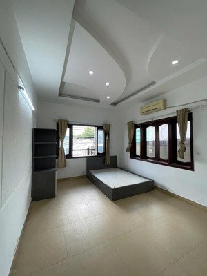 căn hộ full nội thất 25m2 cửa sổ to thoáng mát gần etown , đại học văn hiến , công thương
