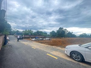 nhỉnh 1 tỷ 100m2 full thổ cư, mặt 6m đường nhựa 10m, hướng hồ 100ha cách 100m, trung tâm sơn tây