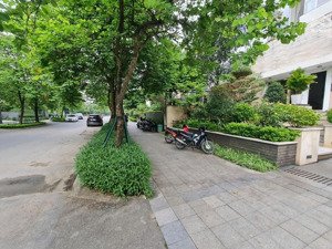 bán biệt thự ciputra 405m x 6 tầng thang máy, có 135 tỷ.