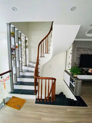 siêu phẩm lô góc - mặt ngõ hiếm - nhà mới hiện đại - ngõ nông - ô tô đỗ