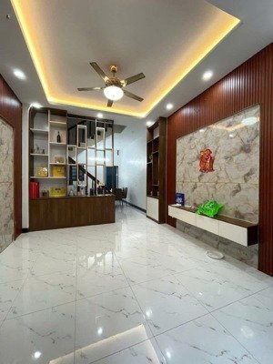 bán nhà 4 tầng dt rộng 5pn đủ nội thất, đường hoàng mai quận hoàng mai thông trương định, minh khai