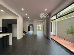 bán biệt thự ciputra mặt đường 30m vỉa hè rộng, vị trí rất đẹp, gần hồ tây, sông hồng và lotte mall