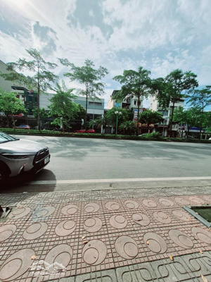 nhà phố ngô gia tự lô góc 3 mặt thoáng 80m 3 tầng vỉa hè đá bóng kinh doanh cho thuê giá 23 tỷ