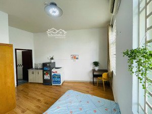 trống sẵn căn hộ studio cửa sổ lớn máy giặt riêng - gần học viện cán bộ - nguyễn xí, lh: 