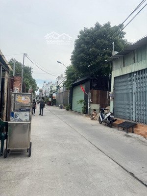 nhà đường mã lò . bình trị đông . bình tân 2 tầng lầu. giá 2.7 tỷ