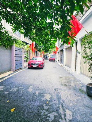 bán nhà 6 tầng thang máy -dt 1004m2 -mặt tiền 5.2m - ngõ ô tô tránh -gần khu đô thị khai sơn &tđc