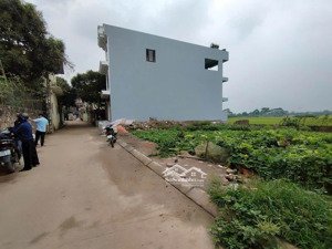 lô đất 67.2m tại thị trấn chúc sơn, đường rộng ôtô tránh, 2 mặt thoáng trước sau. chỉ nhỉnh 2 tỷ