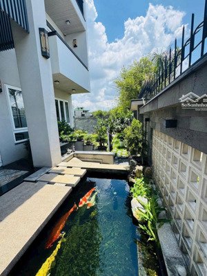 siêu phẩm khan hiếm bán nhà góc 2 mt thảo điền q.2 - 25x27m - 2 tầng - hđt 200tr giá chỉ 156 tỷ.