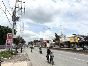 nhà mặt tiền đường ql 1k. đối diện cc bcons green land. p. đông hoà, tp.hcm. dt: 195m2. giá: 8.3 tỷ