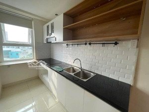 cần cho thuê gấp căn hộ starlight q6 dt 72m2 , 2 phòng,2wc
giao thông thuận tiện di chuyển các