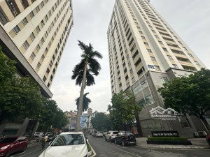 hiếm nhà bán - nhà đẹp - ban công rộng - 2wc - khuôn viên siêu rộng - ô tô dừng đỗ ngày đêm