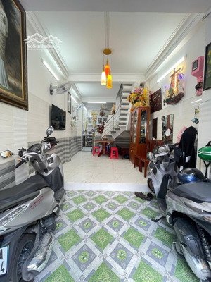 bán nhà 3tầng chỉ 3,5 tỷ còn bớt, 5m*12m góc 2 mặt tiền đường đặng thùy trâm phường 13 bình thạnh