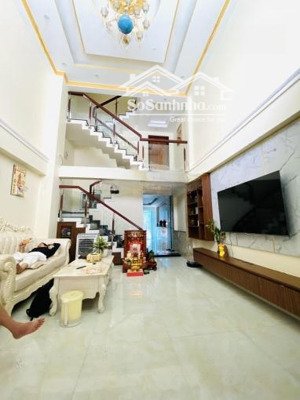 nhà đẹp 75m2, 4 tầng, 3pn, hxh, gần chợ, sát phú mỹ hưng sổ hồng riêng chỉ 3tỷ8