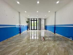 văn phòng 37m2 có ban công ở vạn phúc, có thang máy máy lạnh, hầm xe free, wc bên ngoài. giá 7,3 tr