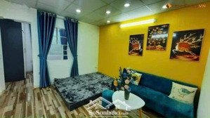 cho thuê căn hộ tập thể tầng 3 mặt phố nguyên hồng, đống đa, nhà thoáng đẹp. an ninh tốt